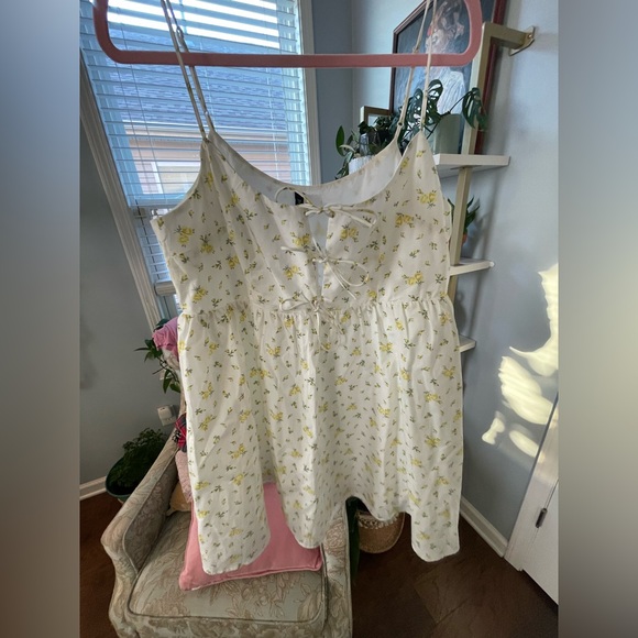 🆕 H&M Divided Summer White and Yellow Floral Dress Sz Large - Picture 2 of 7